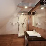 Okragle & Safari Guest house