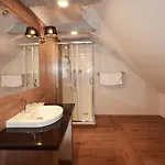 Okragle & Safari Guest house