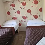 Guest house Okragle & Safari 4*