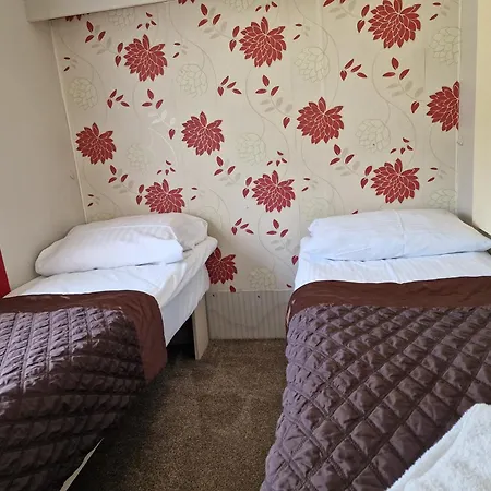 Guest house Okragle & Safari 4*