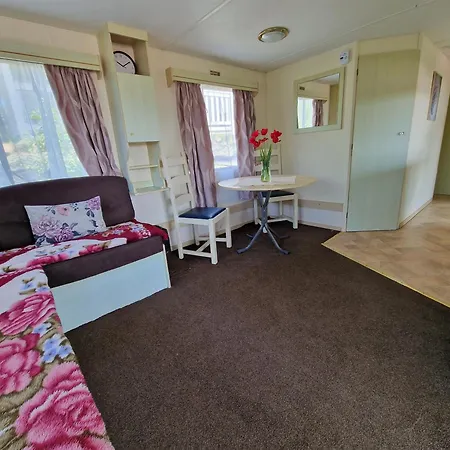 Okragle & Safari Guest house 4*