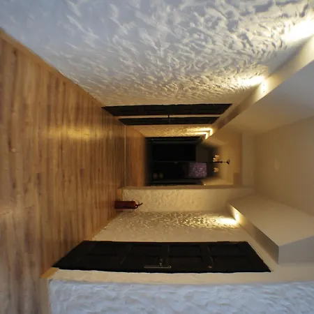 Okragle & Safari Guest house 4*