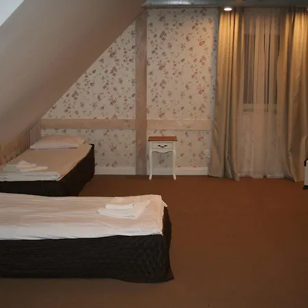 Okragle & Safari Guest house 4*